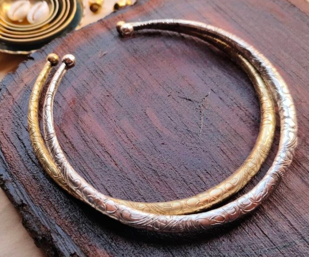 Floral Textured Round Brass Neck Choker