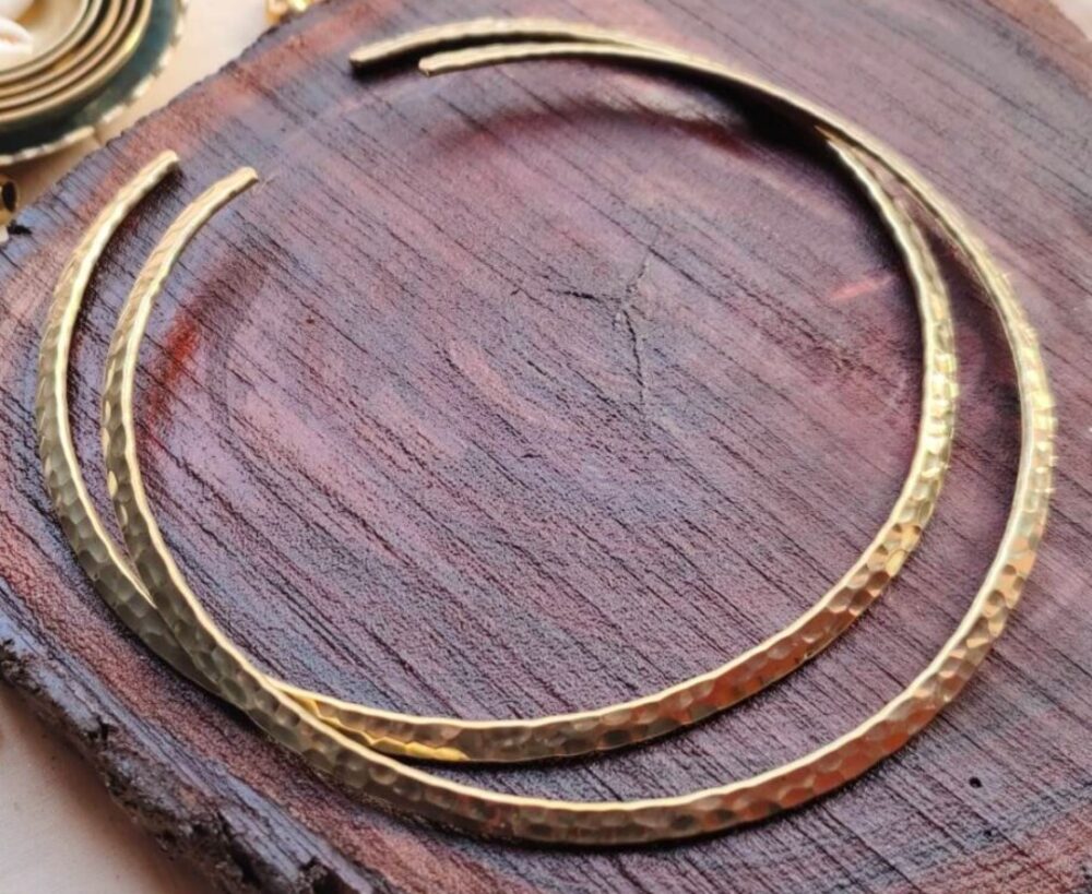 Flat Hammered Round Brass Neck Choker