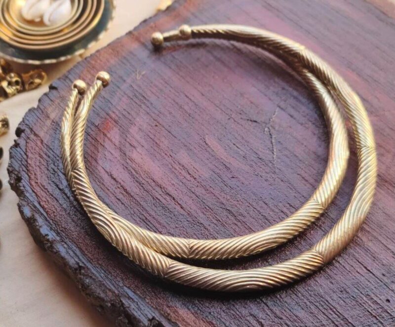 Round Brass Neck Choker