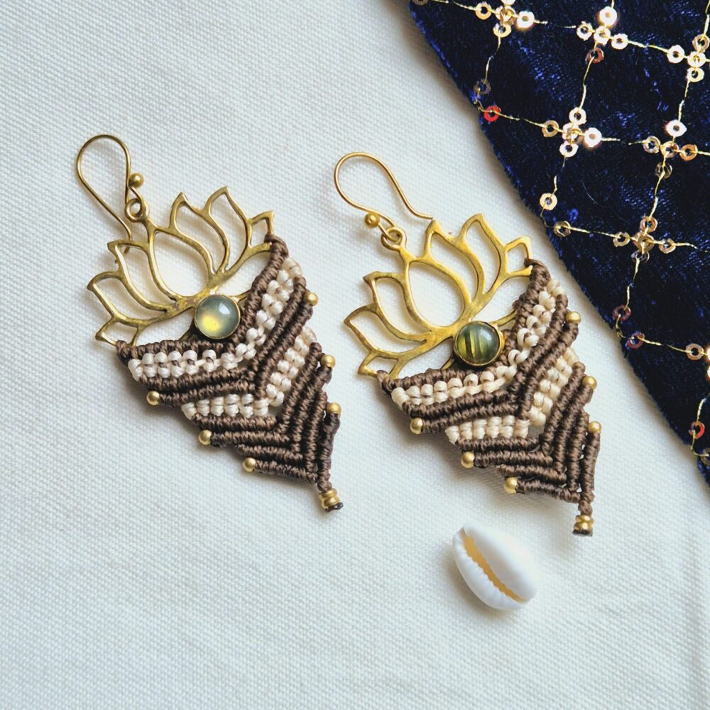 Beautiful Lotus Labradorite Macrame earring.