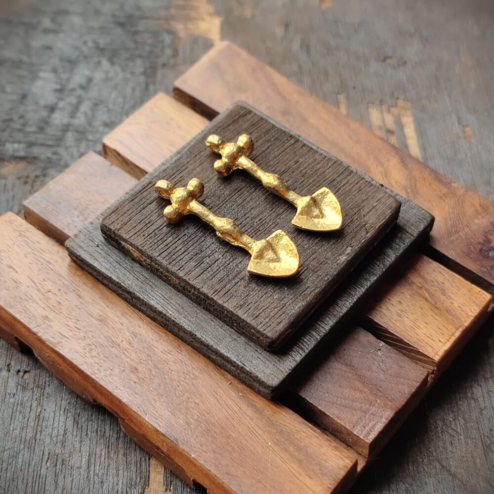 Brass Shovel Charms – Antique Gold Tool Pendants for Macrame & Jewelry Making