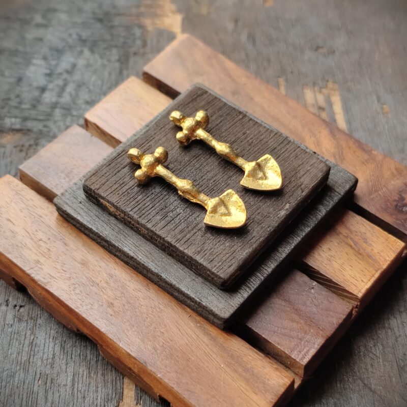 Brass Shovel Charms – Antique Gold Tool Pendants for Macrame & Jewelry Making